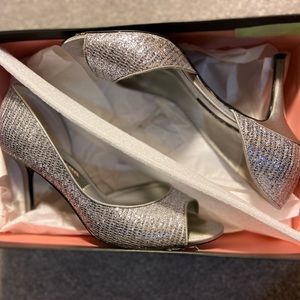 Nina New York silver dress heels, size 6, pewter